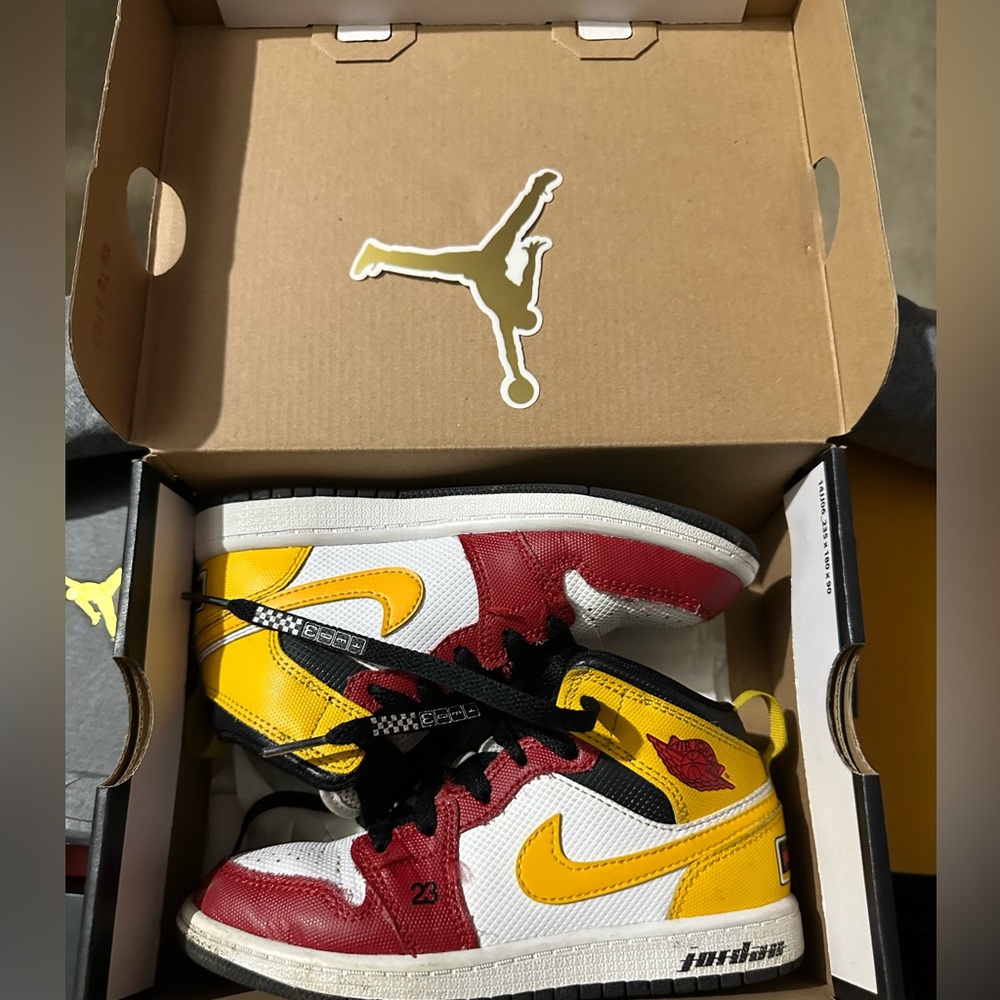 Authentic Jordan 1 mid SE